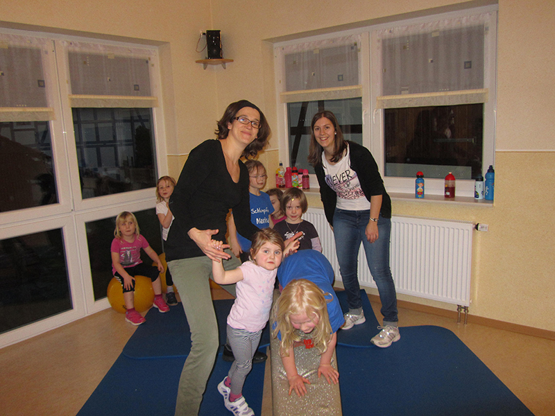 Kinderturnen Bild 1
